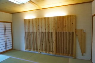 静岡県産杉材Jパネルスリットという加工品。 静岡県産杉材Jパネルスリットという加工品。