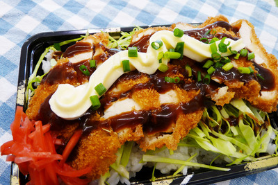 チキンソースかつどん