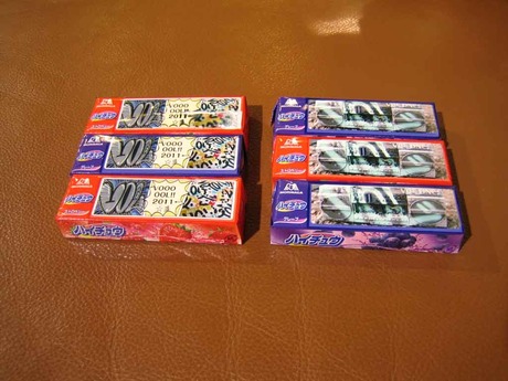 オリジナルチロルチョコとハイチュウ。