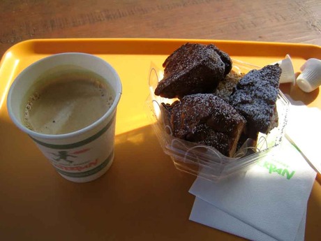 無料のコーヒーが飲めるパン屋さん♪