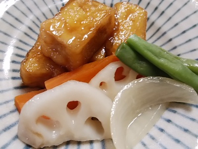 照り焼きの濃い味が高野豆腐に染みこむ 野菜もいっしょに摂れて 栄養バランスよい 照り焼きの濃い味が高野豆腐に染みこむ 野菜もいっしょに摂れて 栄養バランスよい