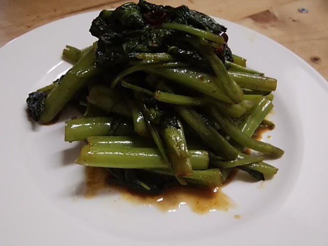 夏の美味しい葉物 激減している空芯菜が本日入荷 夏の美味しい葉物 激減している空芯菜が本日入荷
