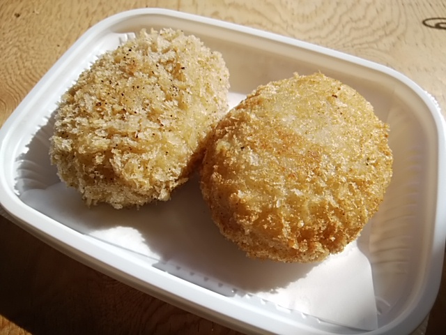 キタアカリコロッケ揚げます キタアカリコロッケ揚げます