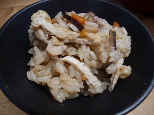 干し椎茸の旨みがすごい 今日のおすすめ総菜 かしわめし 干し椎茸の旨みがすごい 今日のおすすめ総菜 かしわめし
