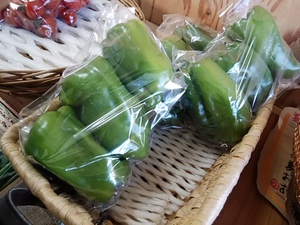 定休日前の営業日 採れたて鮮度抜群 野菜もいちごも盛りだくさんで入荷 定休日前の営業日 採れたて鮮度抜群 野菜もいちごも盛りだくさんで入荷