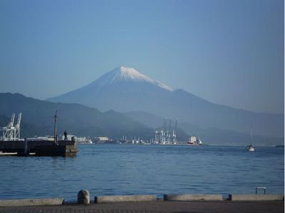 富士山と港