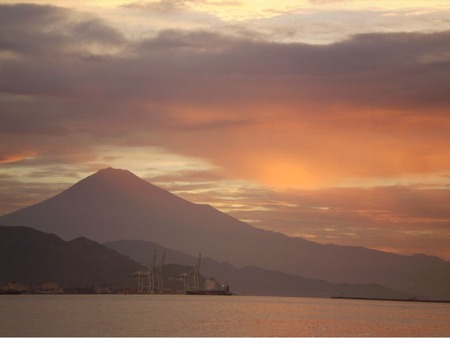 今日の富士山、早起きの風景。