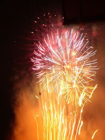 花火の夜を楽しむ
