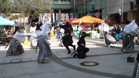 東京の浅草剣舞会エッジが浜松駅前に出演