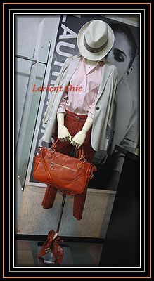 ロリアンblog「現在の店頭ディスプレイ Y(^。^) 」