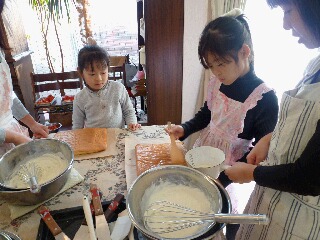 親子でクリスマスケーキ作り