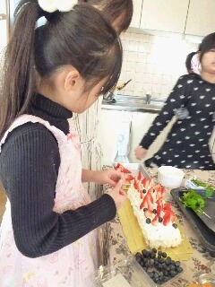 親子でクリスマスケーキ作り