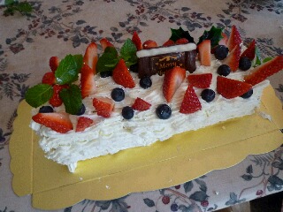 親子でクリスマスケーキ作り
