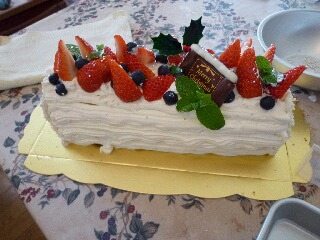 親子でクリスマスケーキ作り