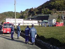 ゙大きな工場でず