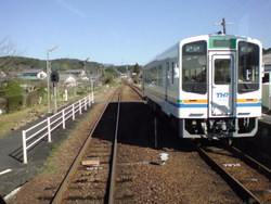 駅ですれ違う電車