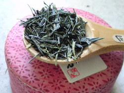 新茶を食べる。
