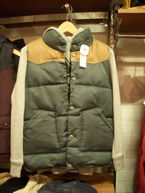 ヨーク切替ナイロンベスト入荷♪