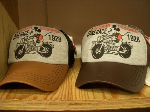 ミッキーがバイクで走るメッシュキャップ