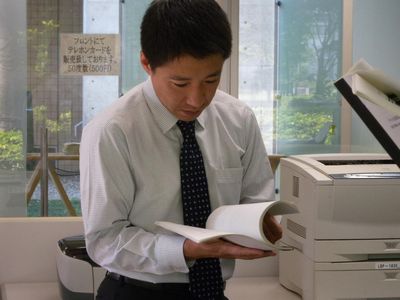 熱い眼差しで診断報告書に目を通す。