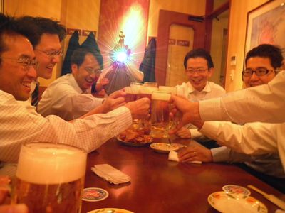 ナカシマちゃんの音頭で乾杯