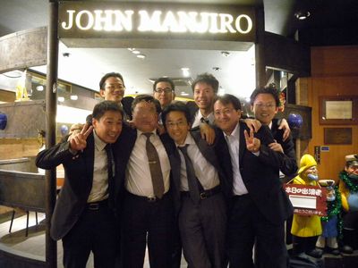 メインインストラクターを囲んで記念撮影