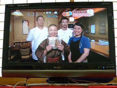 ???女将と若女将、それから板さん。