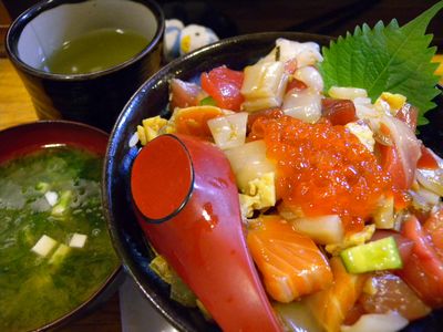 沼津の鮮魚ランチ:山正丼(800円)