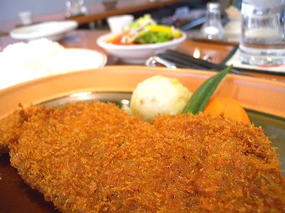 ハンバーグではなさそうなので、伊豆牛メンチカツ?