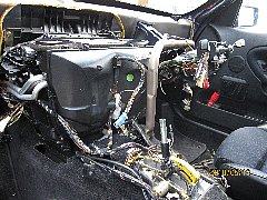 只今、BMWのエアコン修理中!