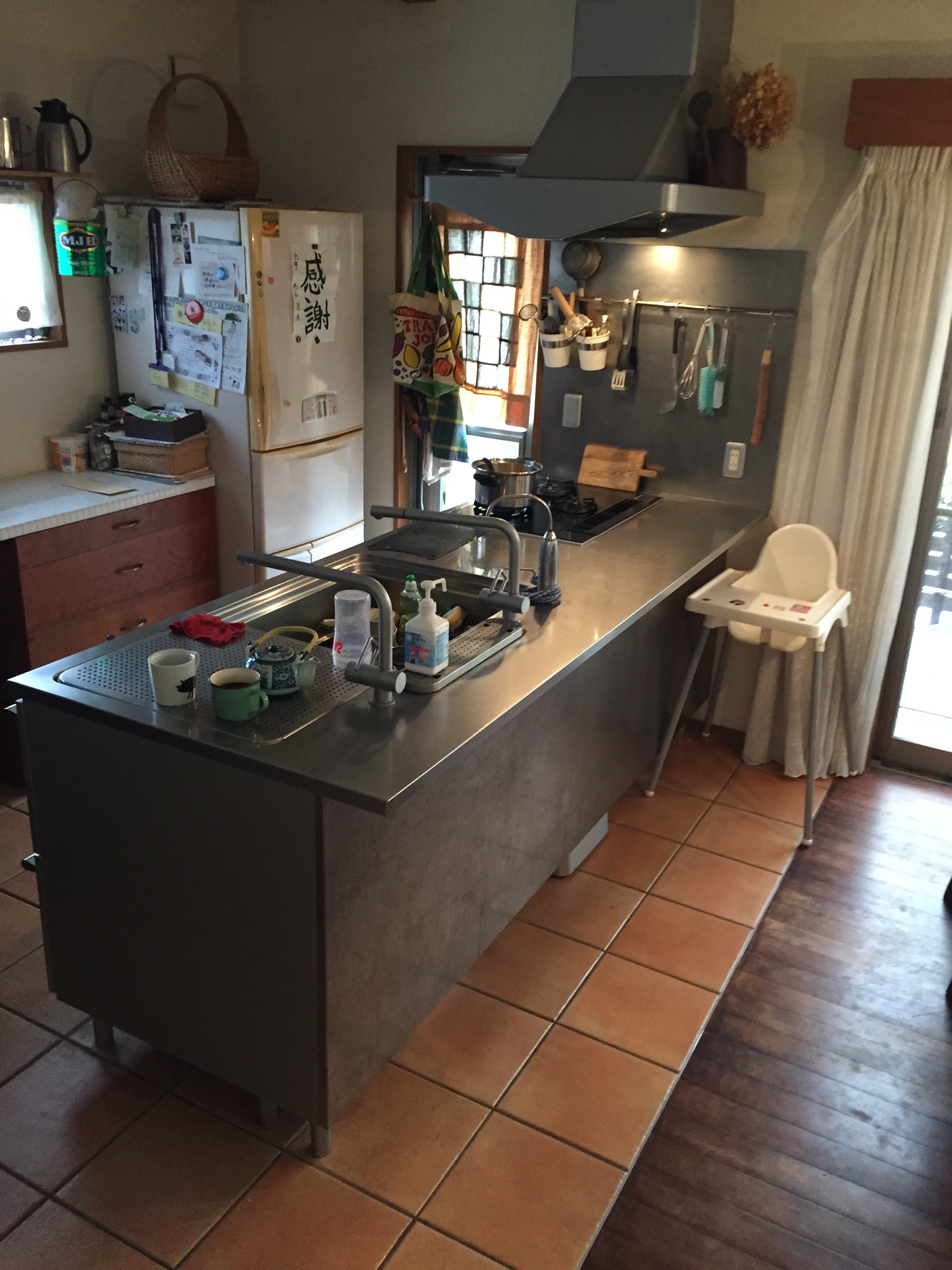 無造作に置いた小物達も素敵になるキッチン(対面式) 無造作に置いた小物達も素敵になるキッチン(対面式)