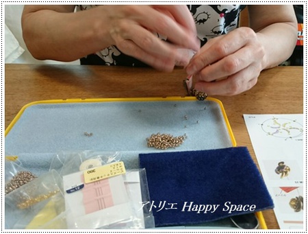 今日は刺繍あり、チェインメイルあり、モダンビーズ♪ 今日は刺繍あり、チェインメイルあり、モダンビーズ♪