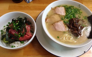 すがいとんこつ&マグロ丼880円