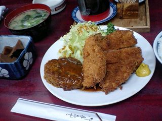 ボリューム満点!とんかつなかのさんの日替わり定食 草薙より
