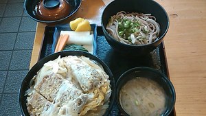 カツ丼!葵区昭府町の石ケ谷 そば店さんから。