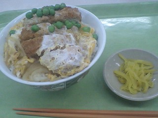 530円カツ丼!清水区役所地下食堂から。