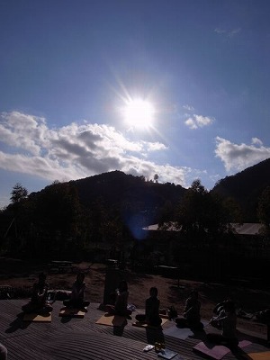 ゆるリラ・青空ルーシーと土鍋ごはん