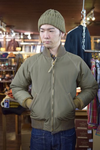 アメカジ静岡 Barn Stormer:コリンボ ジェネラルダウンジャケットを着 