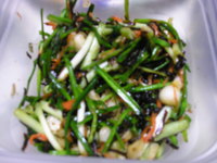 野蒜（のびる）の塩こぶ漬け