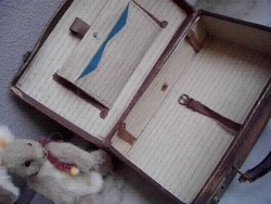 使い込んだ可愛い大きさのミニトランク