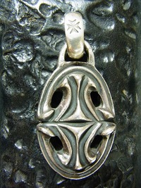 Gaboratory/ガボラトリー　LARGE SCULPTED OVAL PENDANT