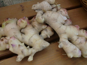 土曜は大きな稲荷寿司と里芋の煮物