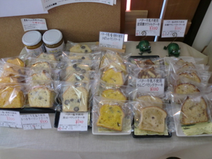 パウンドケーキたくさん並びました