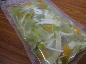 生姜チキンスープ　きのこおこわ　13日おすすめ総菜