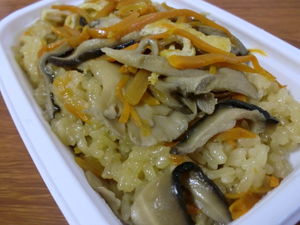 生姜チキンスープ　きのこおこわ　13日おすすめ総菜