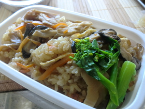 春の総菜　きのこと菜花のおこわいかがです？