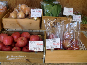 13日は、静岡・三保から新鮮な野菜＆桃入荷します！