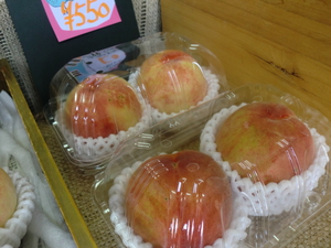 甘くてもぎたて、朝採り桃仕入れてきました！