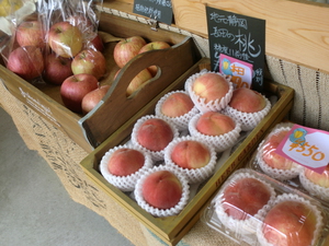 長野のりんご＆地元の桃入荷