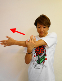 二の腕を細くする肩・肩甲骨のストレッチ